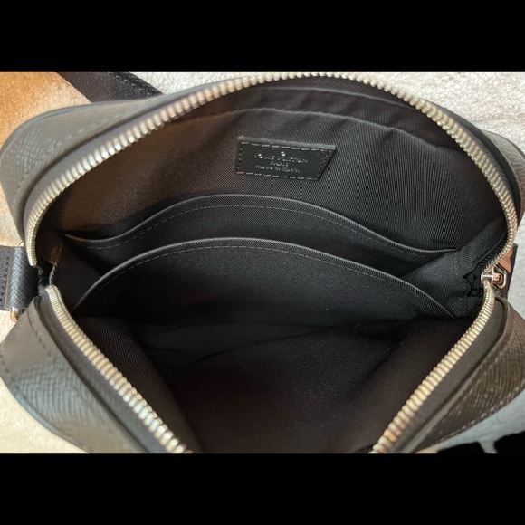 Louis Vuitton Anton Pochette - Picture 15 of 15